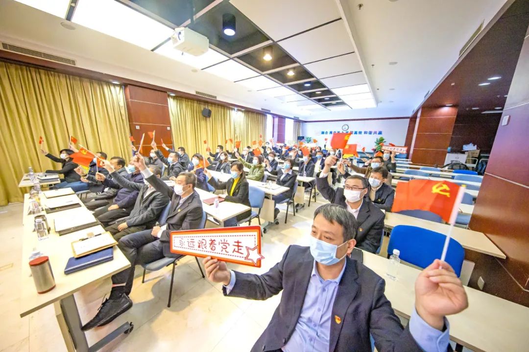 以更加昂扬姿态奋进新征程!党的二十大报告在北京经开区引发热烈反响(一).jpg 以更加昂扬姿态奋进新征程!党的二十大报告在北京经开区引发热烈反响(一).jpg