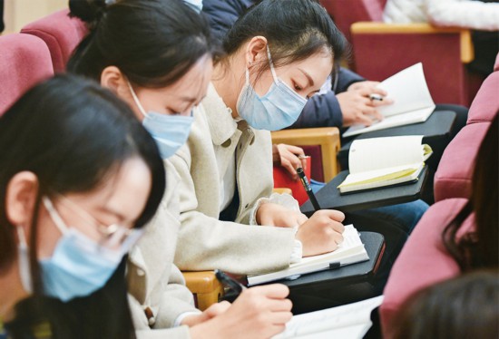 推动新时代党的创新理论刻骨铭心进头脑 8810507480341835029.jpg