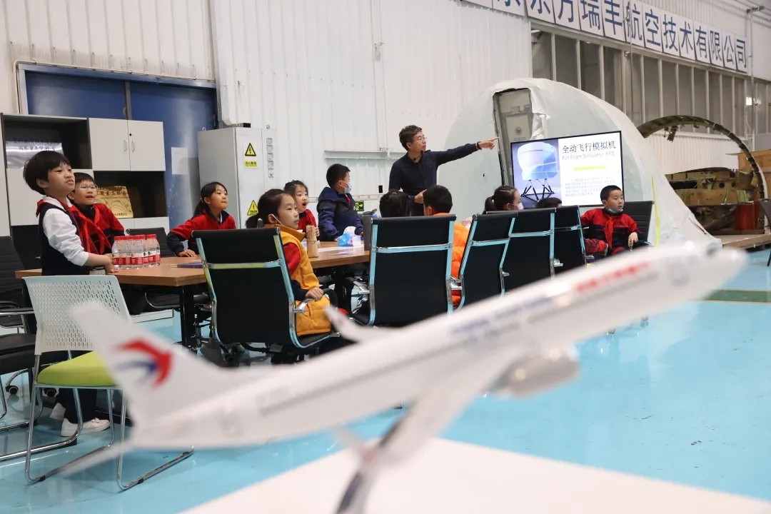 体验科技、感受飞行!北京·亦庄“科技馆之城”让“小飞行员”冲上云霄.webp (1).jpg 体验科技、感受飞行!北京·亦庄“科技馆之城”让“小飞行员”冲上云霄.webp (1).jpg