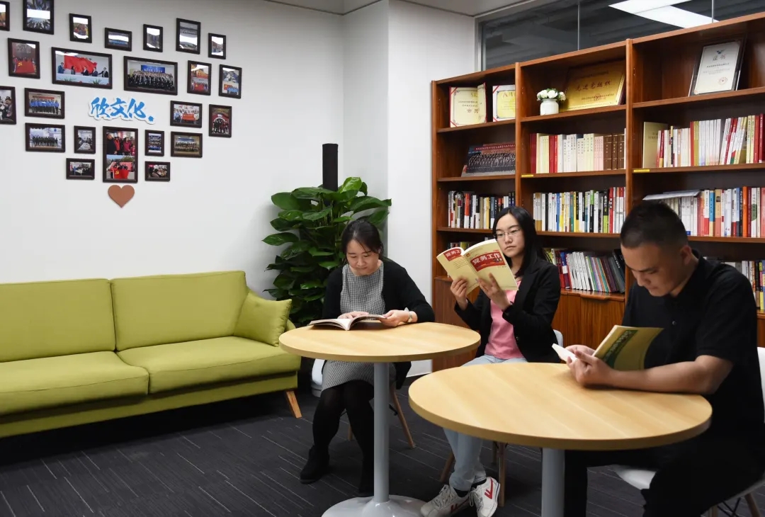 打造多元阅读空间,在北京经开区“书”跟着人走.webp (3).jpg 打造多元阅读空间,在北京经开区“书”跟着人走.webp (3).jpg