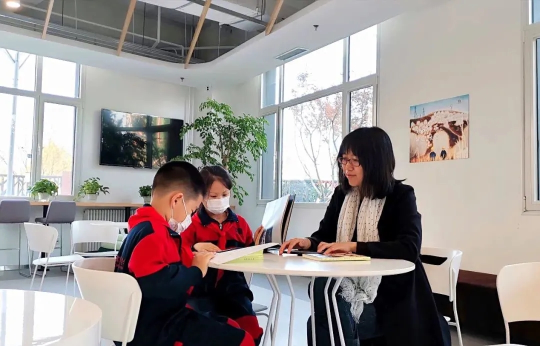 打造多元阅读空间,在北京经开区“书”跟着人走.webp (4).jpg 打造多元阅读空间,在北京经开区“书”跟着人走.webp (4).jpg