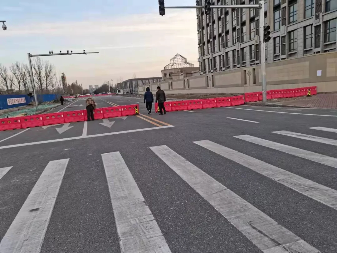 拆围挡、修临时路,17号线这两站周围居民出行不用再“兜圈”了.webp (3).jpg 拆围挡、修临时路,17号线这两站周围居民出行不用再“兜圈”了.webp (3).jpg