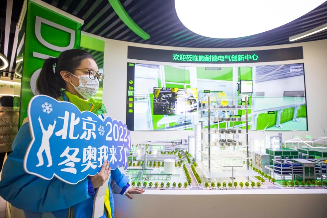 “高端制造业发展的前沿状况让我非常震撼!” 中外记者盛赞“绿色亦庄”期待“零碳”未来.webp (3).jpg “高端制造业发展的前沿状况让我非常震撼!” 中外记者盛赞“绿色亦庄”期待“零碳”未来.webp (3).jpg