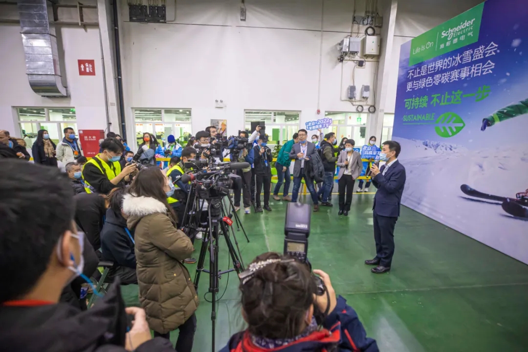 “高端制造业发展的前沿状况让我非常震撼!” 中外记者盛赞“绿色亦庄”期待“零碳”未来.webp (4).jpg “高端制造业发展的前沿状况让我非常震撼!” 中外记者盛赞“绿色亦庄”期待“零碳”未来.webp (4).jpg