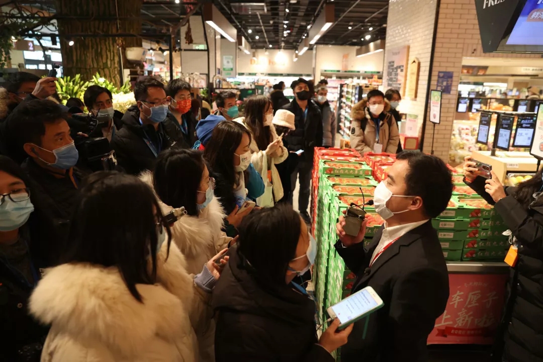 “人找货”→“货到人”,中外记者团在北京经开区探见智能物流“新基建”未来!.webp (2).jpg “人找货”→“货到人”,中外记者团在北京经开区探见智能物流“新基建”未来!.webp (2).jpg