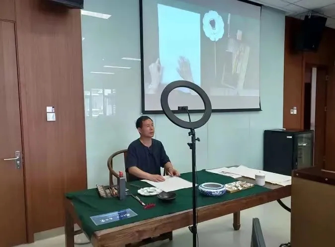 书法、绘画、智能应用……老年大学招生啦!.webp (1).jpg 书法、绘画、智能应用……老年大学招生啦!.webp (1).jpg