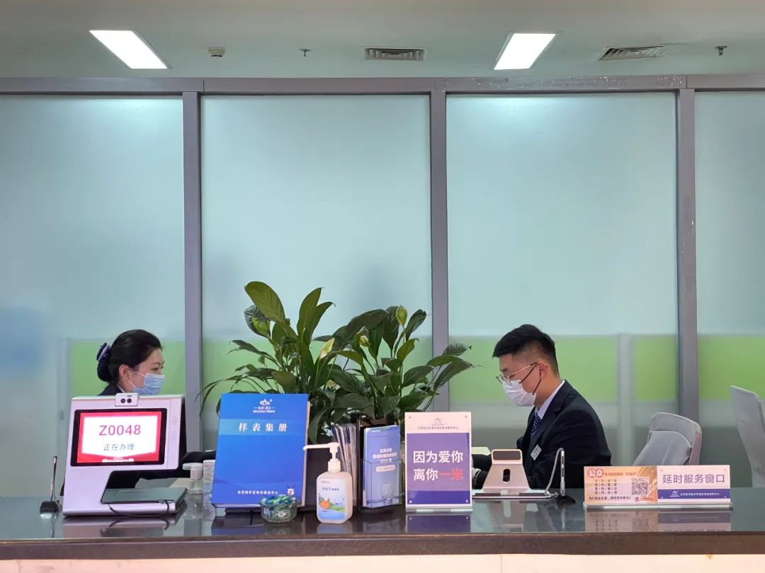 上班没空办,下班没处办?北京经开区政务大厅“延时服务”让人暖暖哒2.jpg 上班没空办,下班没处办?北京经开区政务大厅“延时服务”让人暖暖哒2.jpg