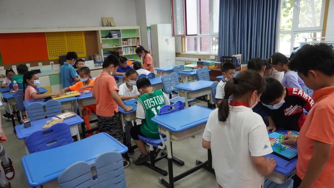 北京经开区小学生暑期校内托管首日有哪些课程?直击3.jpg