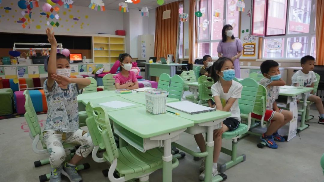 北京经开区小学生暑期校内托管首日有哪些课程?直击6.jpg