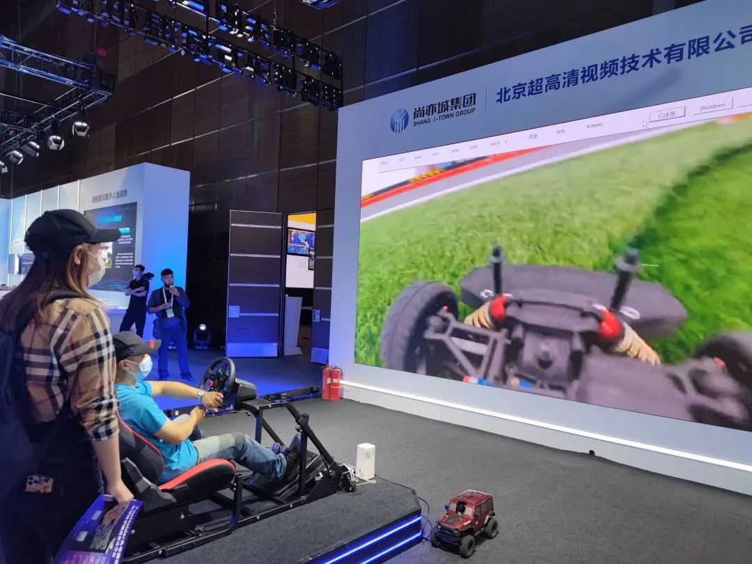 秒变“数字人”!沉浸式探营元宇宙体验馆3.jpg 秒变“数字人”!沉浸式探营元宇宙体验馆3.jpg