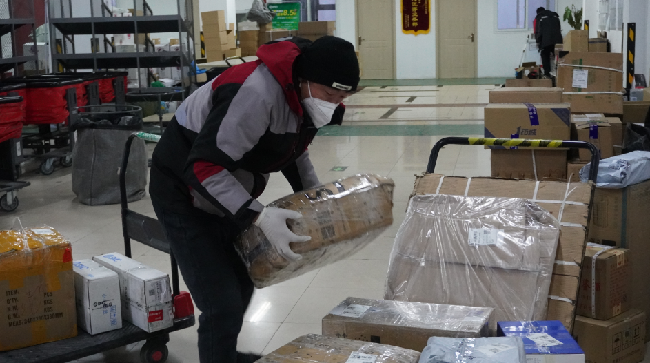 “动起来”→“快起来”,北京经开区快递服务有序恢复3.png “动起来”→“快起来”,北京经开区快递服务有序恢复3.png