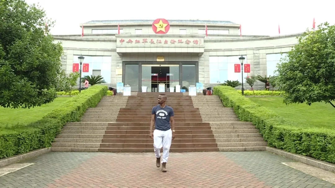 追寻红色足迹,非洲小伙重走长征路惊叹红军了不起!.webp (2).jpg 追寻红色足迹,非洲小伙重走长征路惊叹红军了不起!.webp (2).jpg