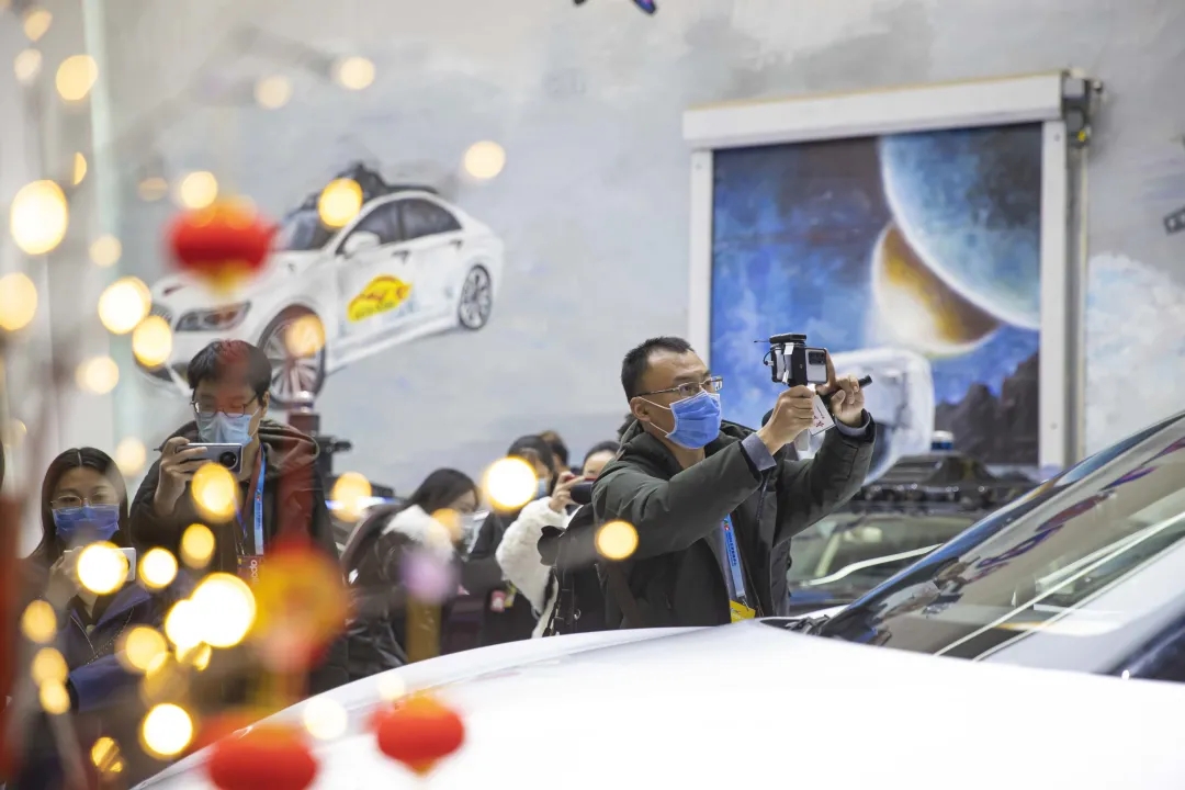 “在这里，好像触摸到了未来的轮廓！”60多名中外记者点赞北京经开区创新科技.webp (7).jpg