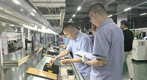 企业自主申报竞赛项目 激活一线职工钻研技能.jpg 企业自主申报竞赛项目 激活一线职工钻研技能.jpg