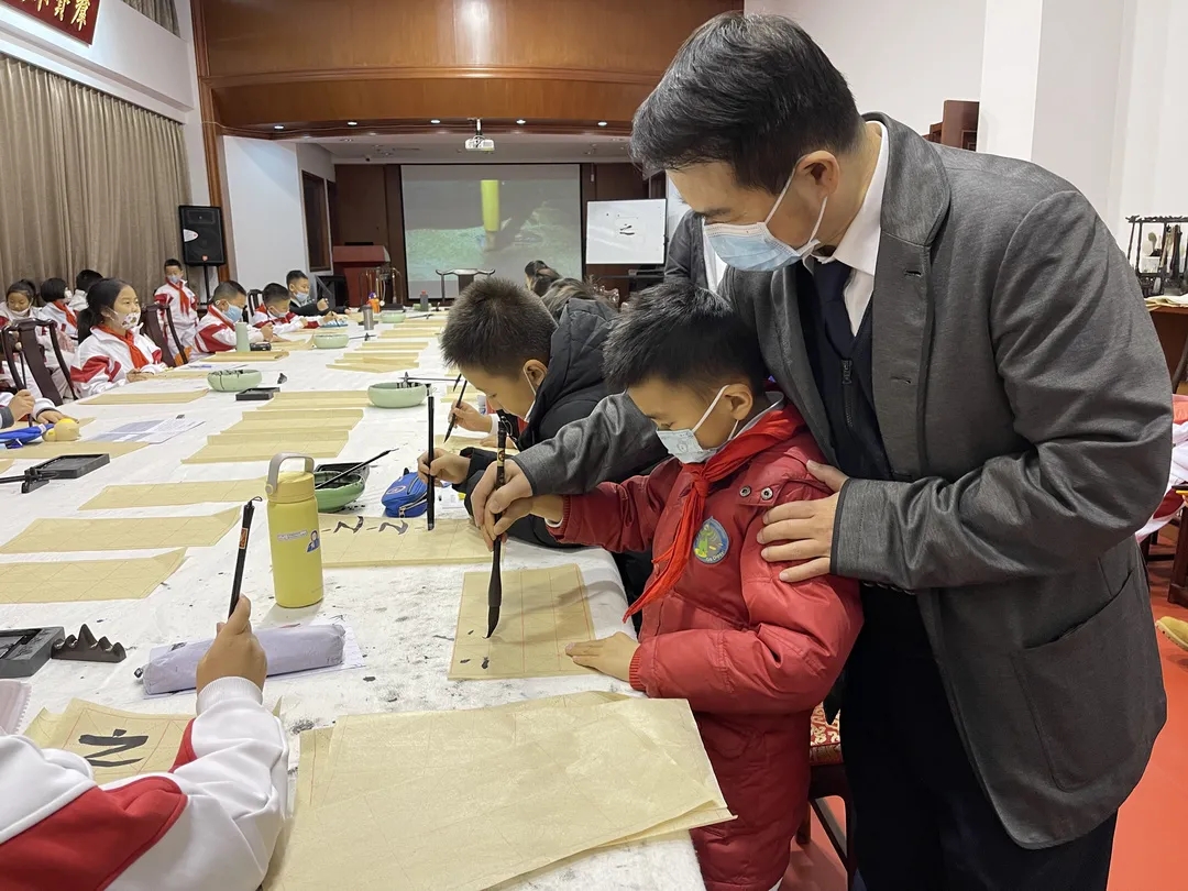 瞧!北京经开区这所学校将科技课堂开进科技一线.webp (3).jpg 瞧!北京经开区这所学校将科技课堂开进科技一线.webp (3).jpg