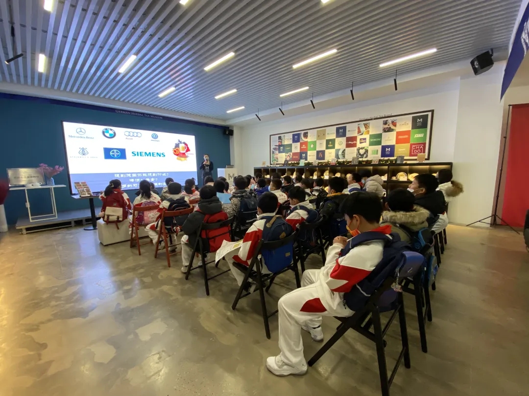 瞧!北京经开区这所学校将科技课堂开进科技一线.webp (4).jpg 瞧!北京经开区这所学校将科技课堂开进科技一线.webp (4).jpg