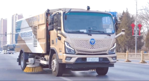 大型无人驾驶清扫车“蜗大白”正式亮相.jpg