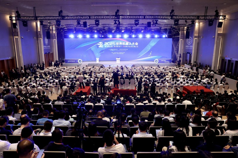 凝聚大咖观点 共话机器人产业升级 (1).JPG