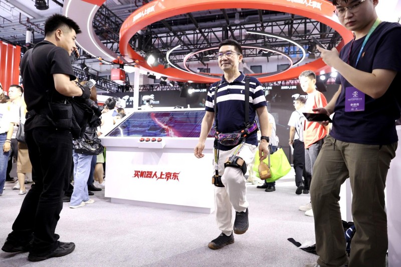 凝聚大咖观点 共话机器人产业升级 (3).JPG