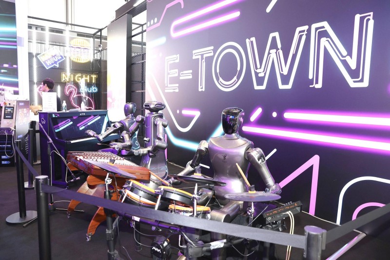 从“钢铁工人”到“温情伙伴” 机器人创新浪潮重塑未来生活图景 (5).JPG