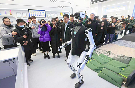 全国首个全自主人形机器人导览方案发布.jpg 全国首个全自主人形机器人导览方案发布.jpg