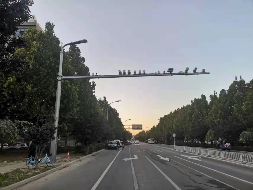 真金白银扶持!经开区发放北京首笔智能网联汽车基础设施融资2.jpg 真金白银扶持!经开区发放北京首笔智能网联汽车基础设施融资2.jpg