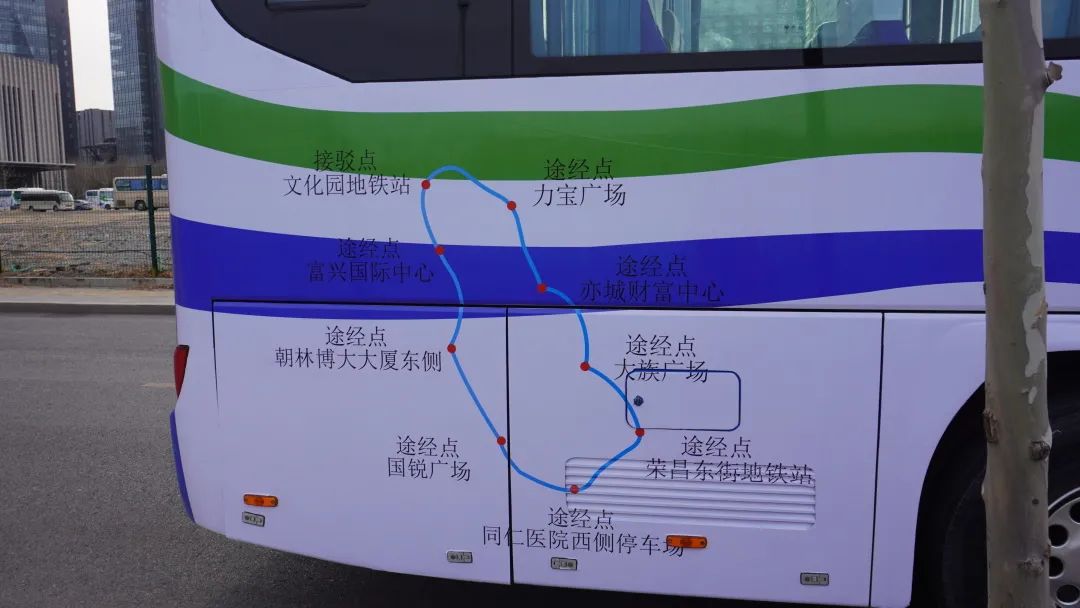 免费穿梭巴士上线!出行、停车更方便了2.jpg 免费穿梭巴士上线!出行、停车更方便了2.jpg