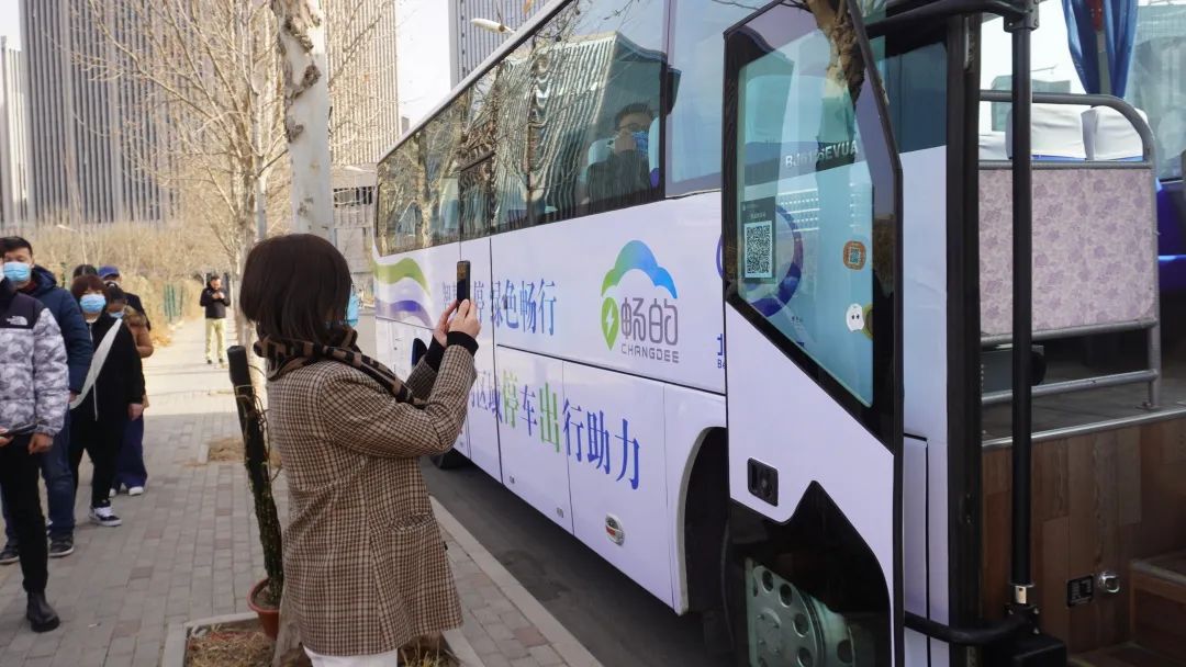 免费穿梭巴士上线!出行、停车更方便了3.jpg 免费穿梭巴士上线!出行、停车更方便了3.jpg