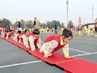 经开区丰富课程体系打造“能出汗的体育课”.jpg 经开区丰富课程体系打造“能出汗的体育课”.jpg