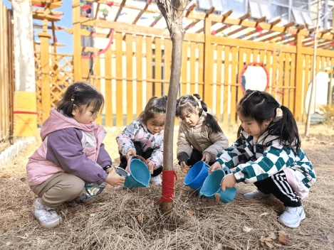 缤纷植树活动厚植绿色理念.jpg 缤纷植树活动厚植绿色理念.jpg