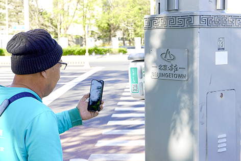 真方便!智慧灯杆变身“充电站”.jpg 真方便!智慧灯杆变身“充电站”.jpg