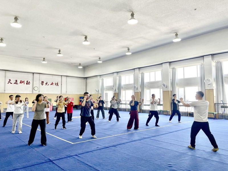 经开区今年首场公益武术课程开展.jpg
