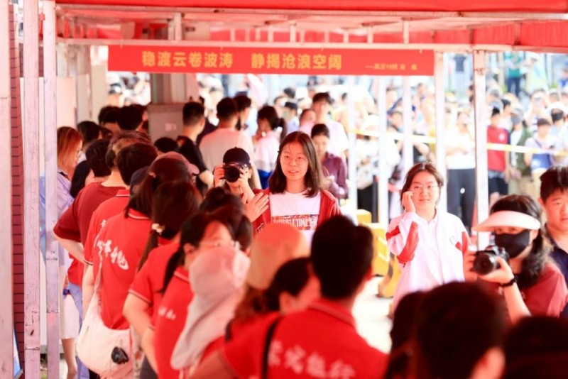 经开区2025高考首日全景纪实 (5).JPG