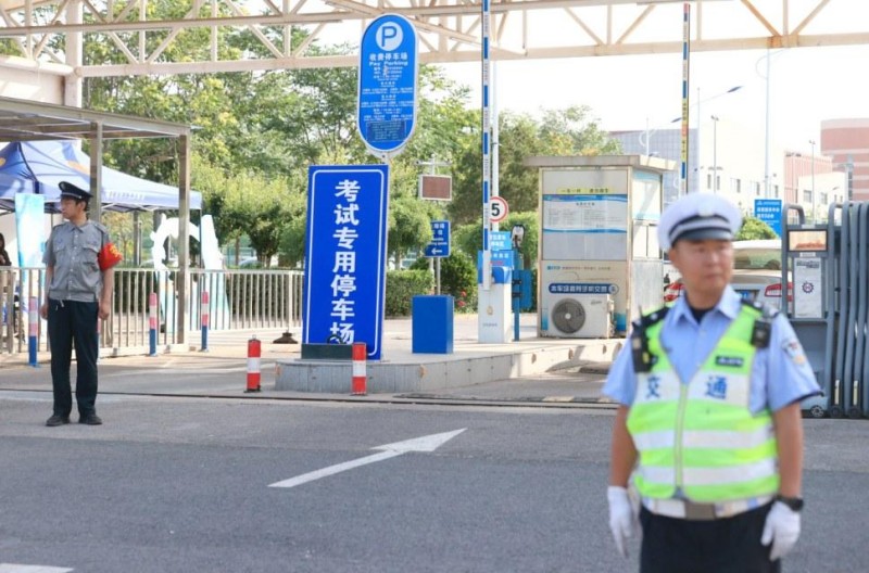 经开区2025高考首日全景纪实 (3).JPG