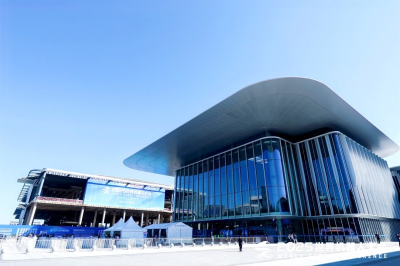 北人亦创国际会展中心焕新首秀护航大会.jpg 北人亦创国际会展中心焕新首秀护航大会.jpg