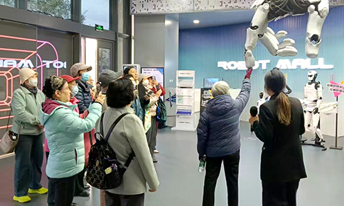 经开区多彩敬老活动绘就银龄幸福图景.jpg 经开区多彩敬老活动绘就银龄幸福图景.jpg