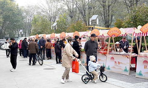 经开区多彩敬老活动绘就银龄幸福图景2.jpg 经开区多彩敬老活动绘就银龄幸福图景2.jpg