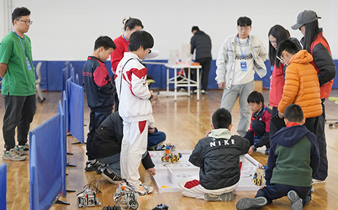 中小学生电子创意实践点燃科创梦.jpg 中小学生电子创意实践点燃科创梦.jpg