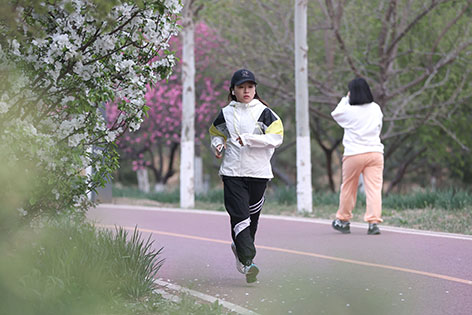 亦城公园 成市民周末休闲新宠 (1).jpg 亦城公园 成市民周末休闲新宠 (1).jpg