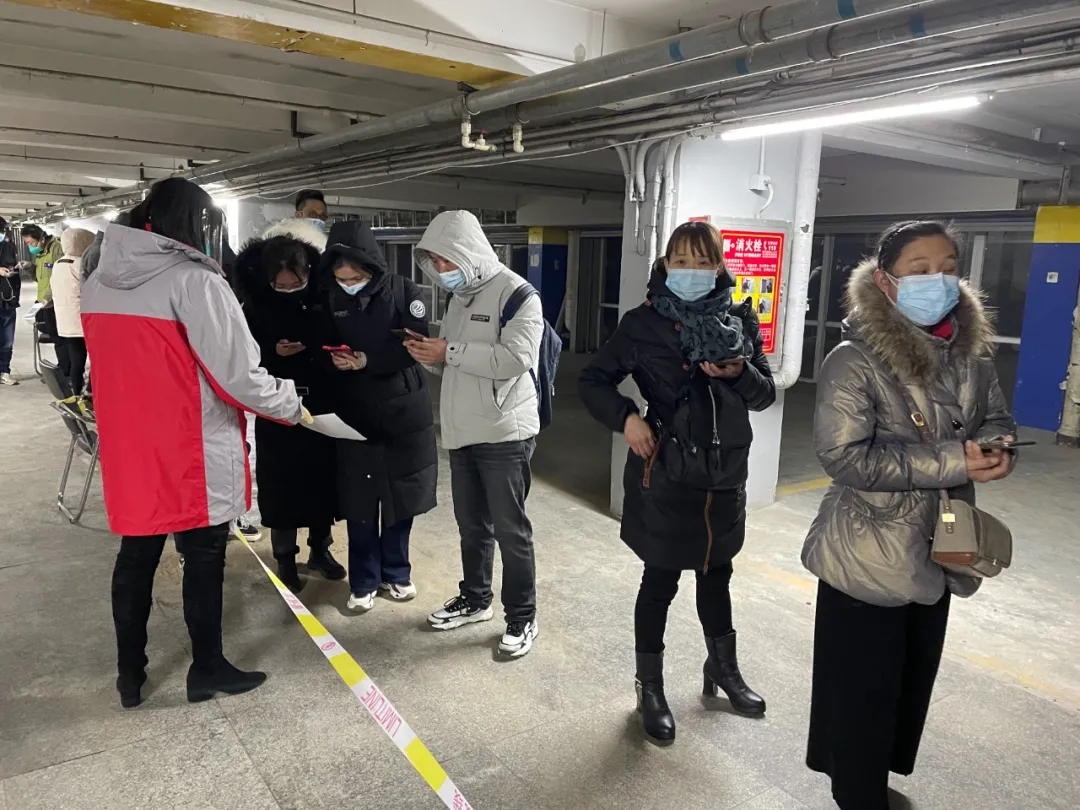 社区“十个隐患”动态清零,一起探访基层防疫的“亦庄方案”.webp (1).jpg 社区“十个隐患”动态清零,一起探访基层防疫的“亦庄方案”.webp (1).jpg