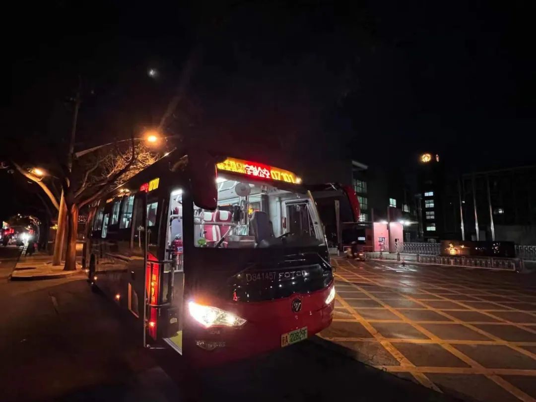 北京71条定制公交接送孩子上下学!如有需求扫码申请2.jpg 北京71条定制公交接送孩子上下学!如有需求扫码申请2.jpg