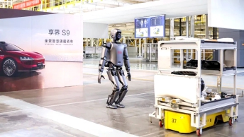 优必选人形机器人“入职”享界超级工厂.jpg 优必选人形机器人“入职”享界超级工厂.jpg