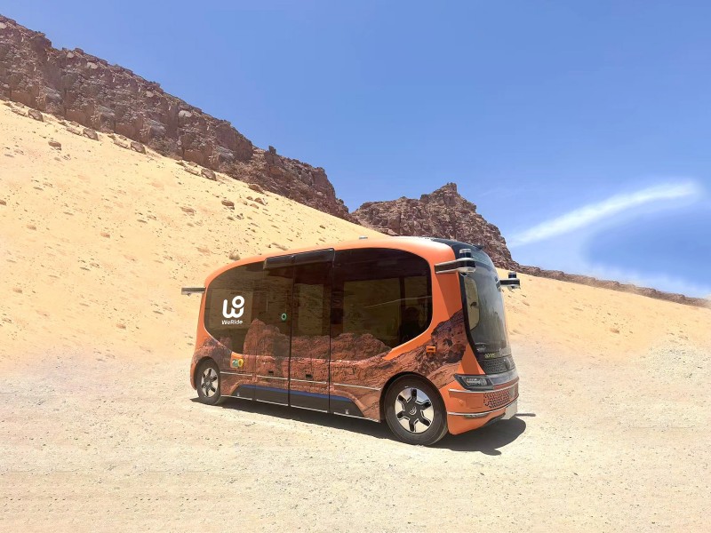 文远知行Robobus（自动驾驶小巴）在埃尔奥拉.jpg