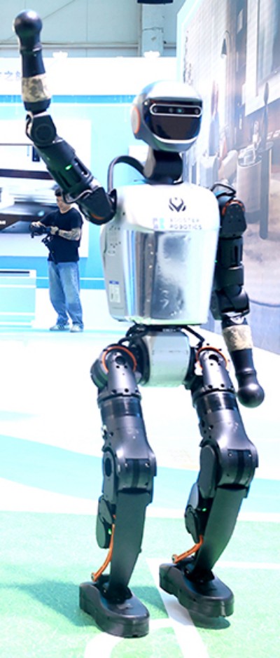 机器人当“迎宾使者”.jpg