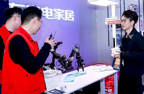 星海图机器人亮相中国家电及消费电子博览会 即看即操作 抓取精度一厘米.jpg