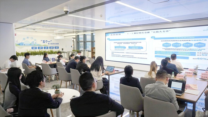 搭建优质交流合作与资源对接平台 投融资对接活动精准滴灌资本“活水”.JPG