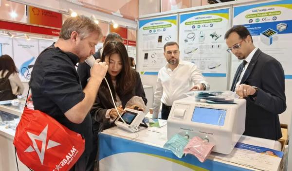 “亦庄智造”亮相迪拜国际医疗展,达成多项合作意向1.jpg “亦庄智造”亮相迪拜国际医疗展,达成多项合作意向1.jpg