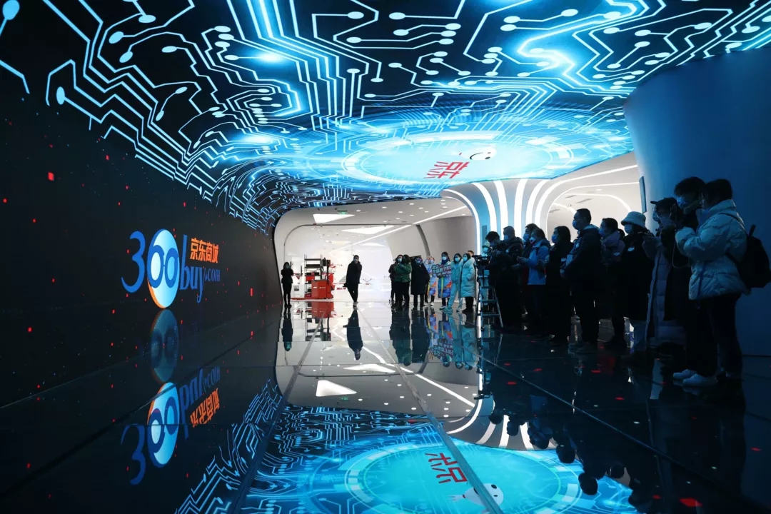 “人找货”→“货到人”，中外记者团在北京经开区探见智能物流“新基建”未来！.webp (6).jpg