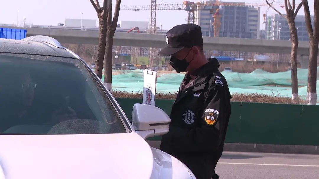 引进智能设备、安装取餐“神器”……北京经开区企业园区防疫各出奇招!.jpg 引进智能设备、安装取餐“神器”……北京经开区企业园区防疫各出奇招!.jpg