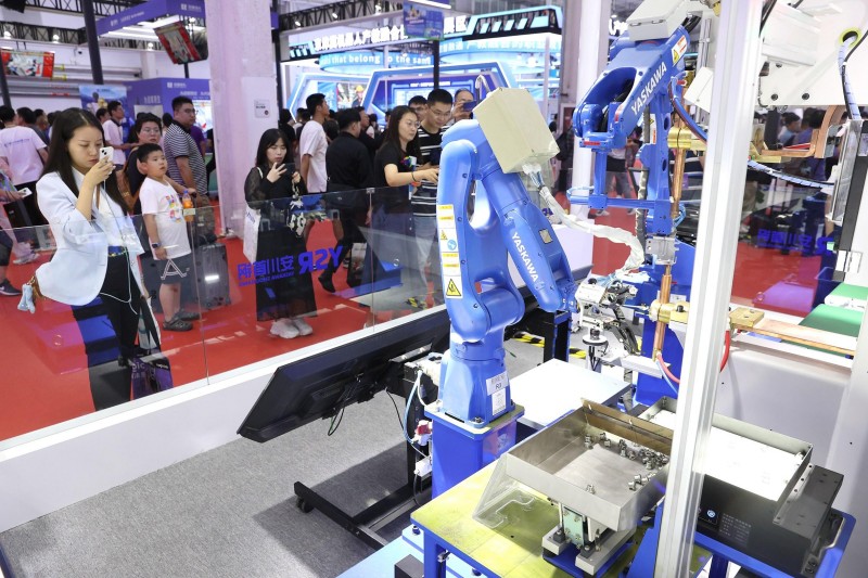 从“钢铁工人”到“温情伙伴” 机器人创新浪潮重塑未来生活图景 (4).JPG